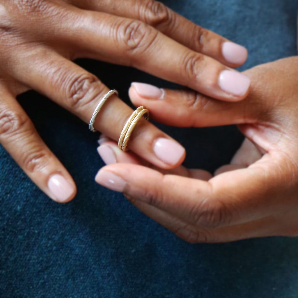 Threadline Band, (Crisscross Swirl) - 18k Gold – Gwen Barba